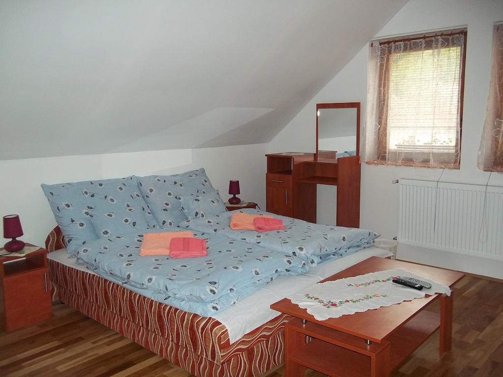 Szikla Vendeghaz Hotel Istenmezeje Ruang foto