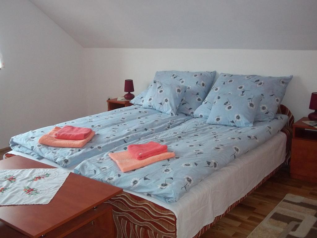 Szikla Vendeghaz Hotel Istenmezeje Ruang foto
